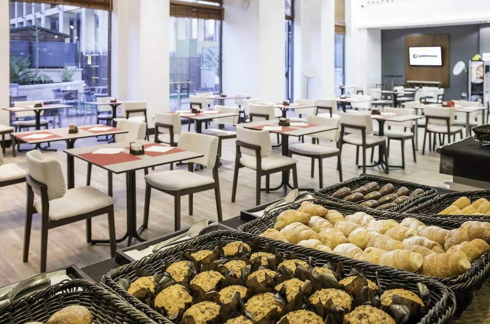 Фото Hotel Ilunion Valencia 3