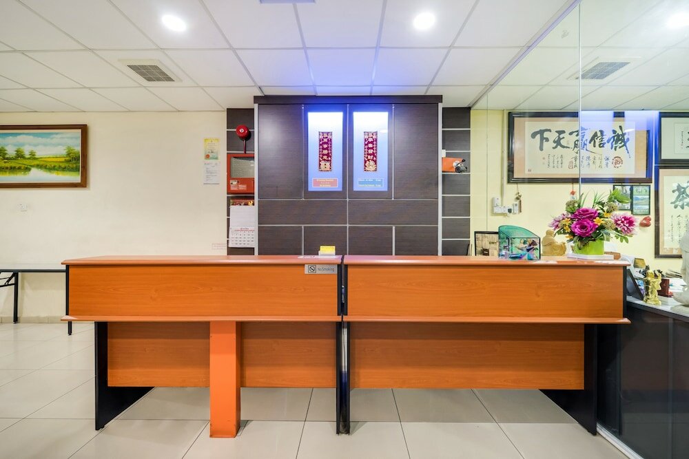 Фото Oyo 301 River Inn Hotel