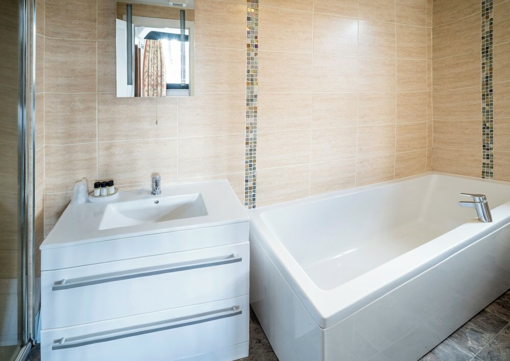 Фото The White Hart Hotel