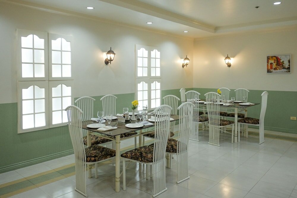 Фото Crowne Garden Hotel