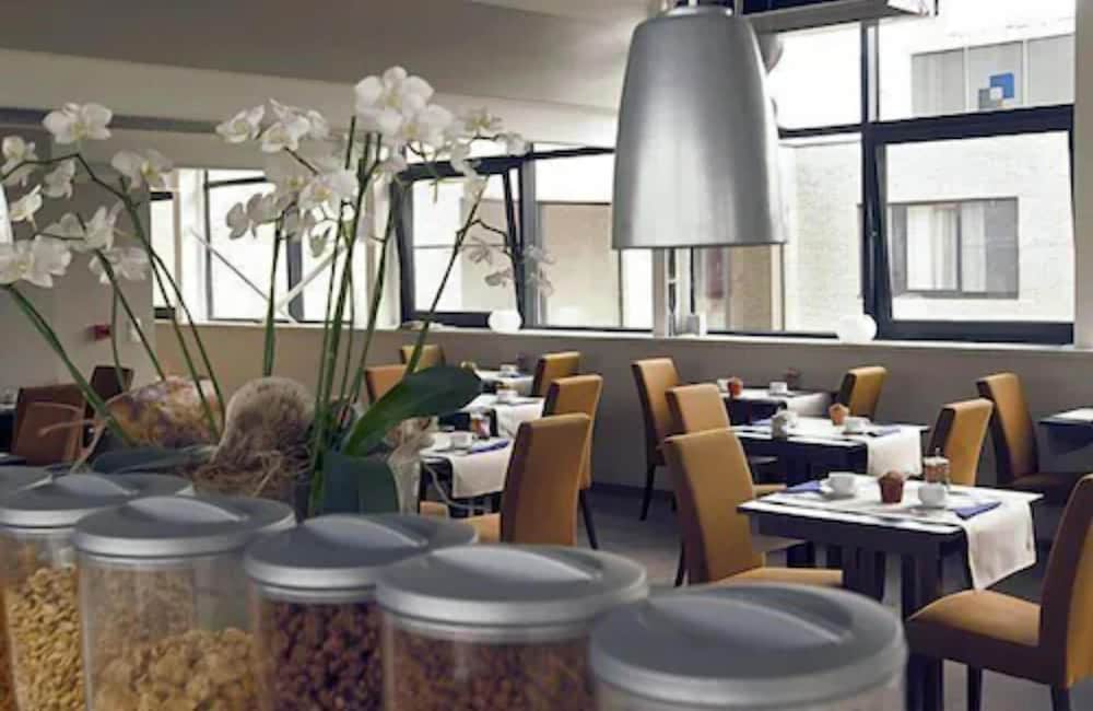 Фото Ghent River Hotel