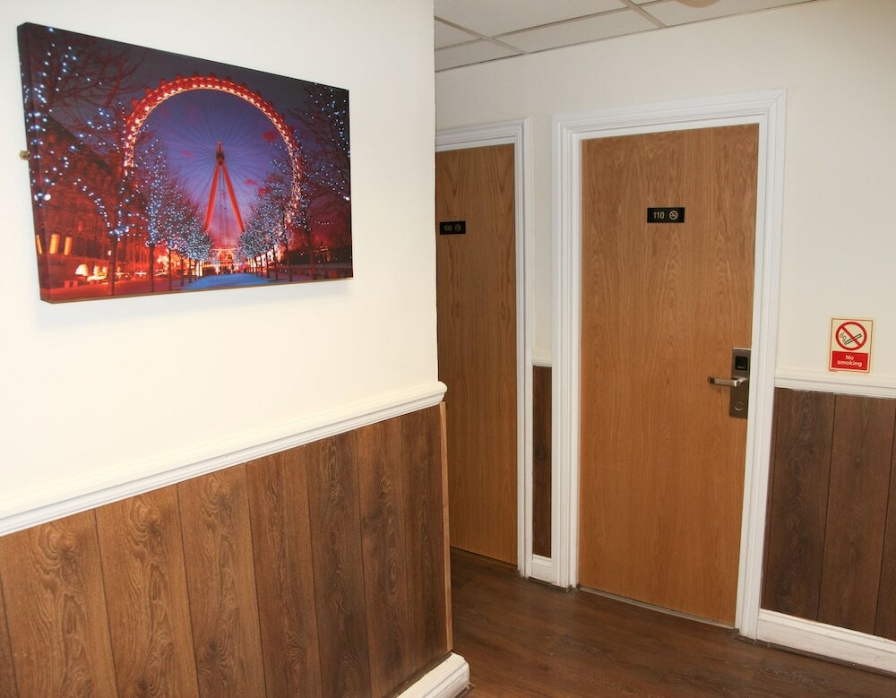 Фото Ascot Hyde Park Hotel