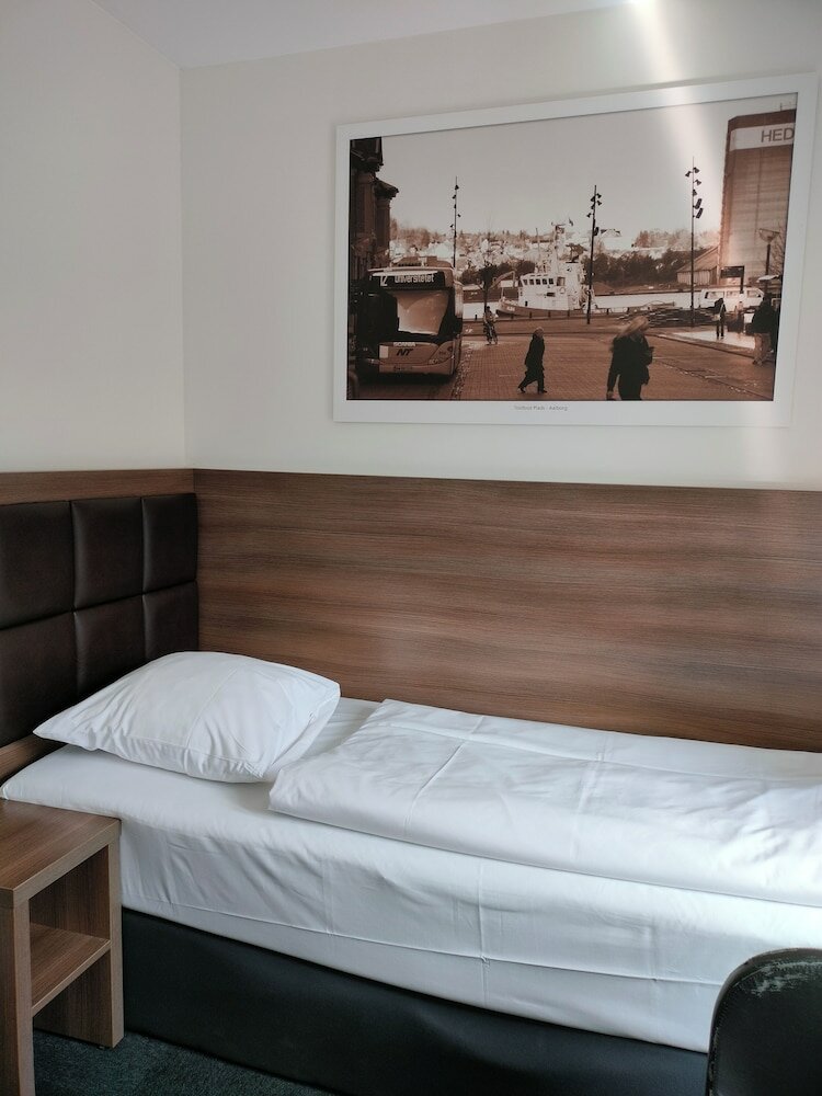 Фото Hotel Jomfru Ane