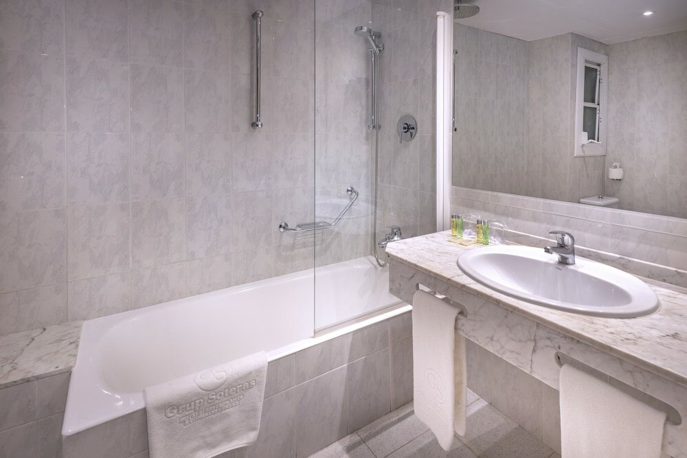 Фото Hotel Ciudad de Castelldefels