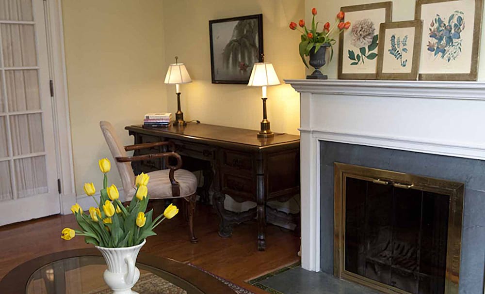 Фото The Morgan State House