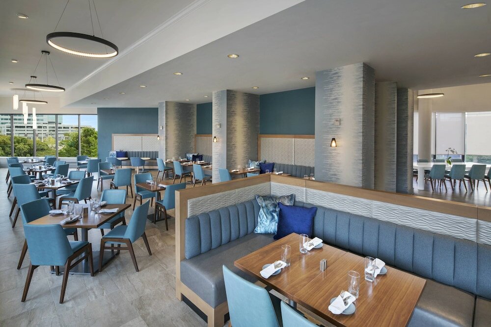 Фото Delta Hotels by Marriott Richmond Downtown