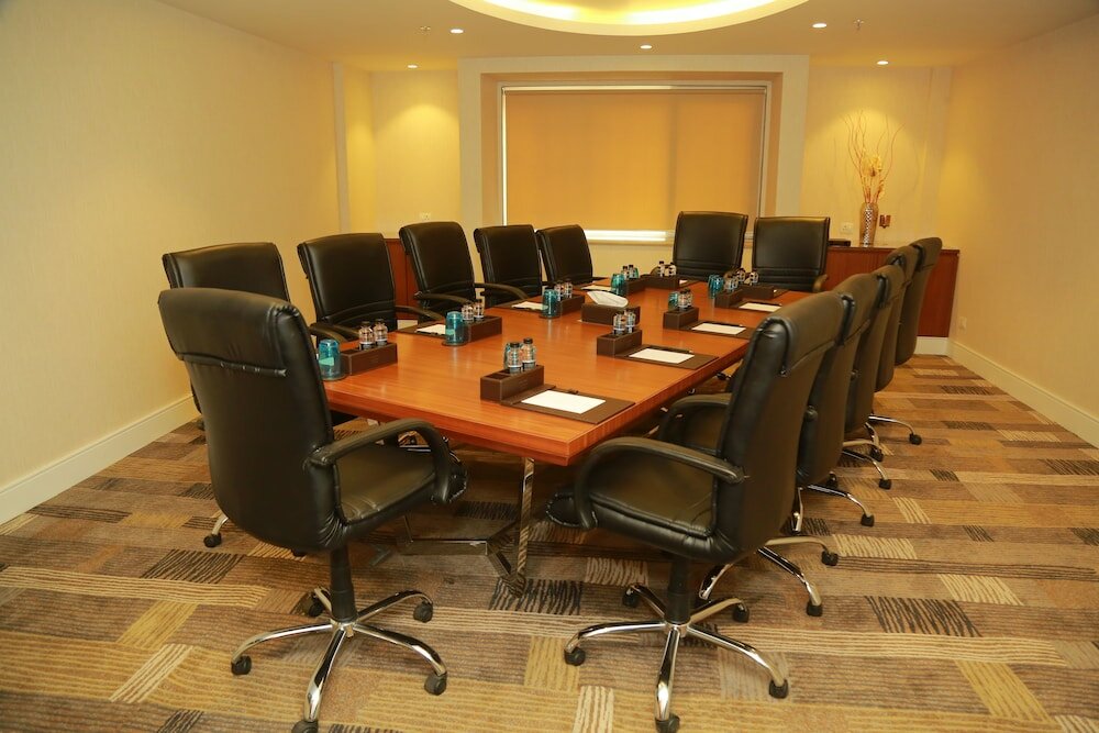 Фото Amanora The Fern Hotels & Club