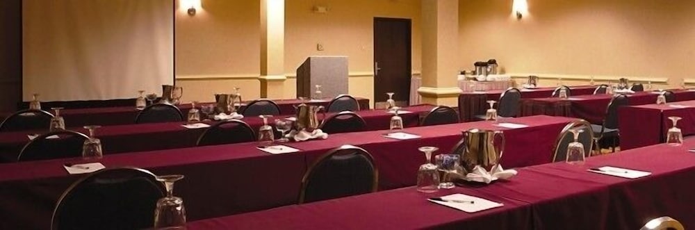 Фото Atrium Hotel and Suites