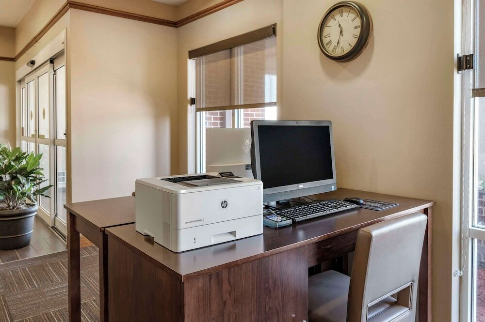 Фото Comfort Suites Urbana Champaign, University Area