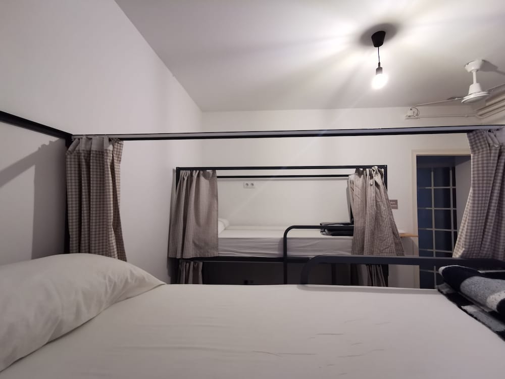 Фото Mucha Masia Hostel Rural-Urbà