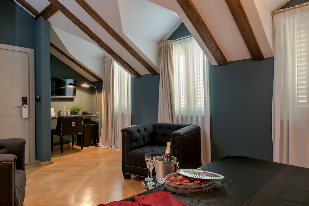 Фото Heritage Hotel 19