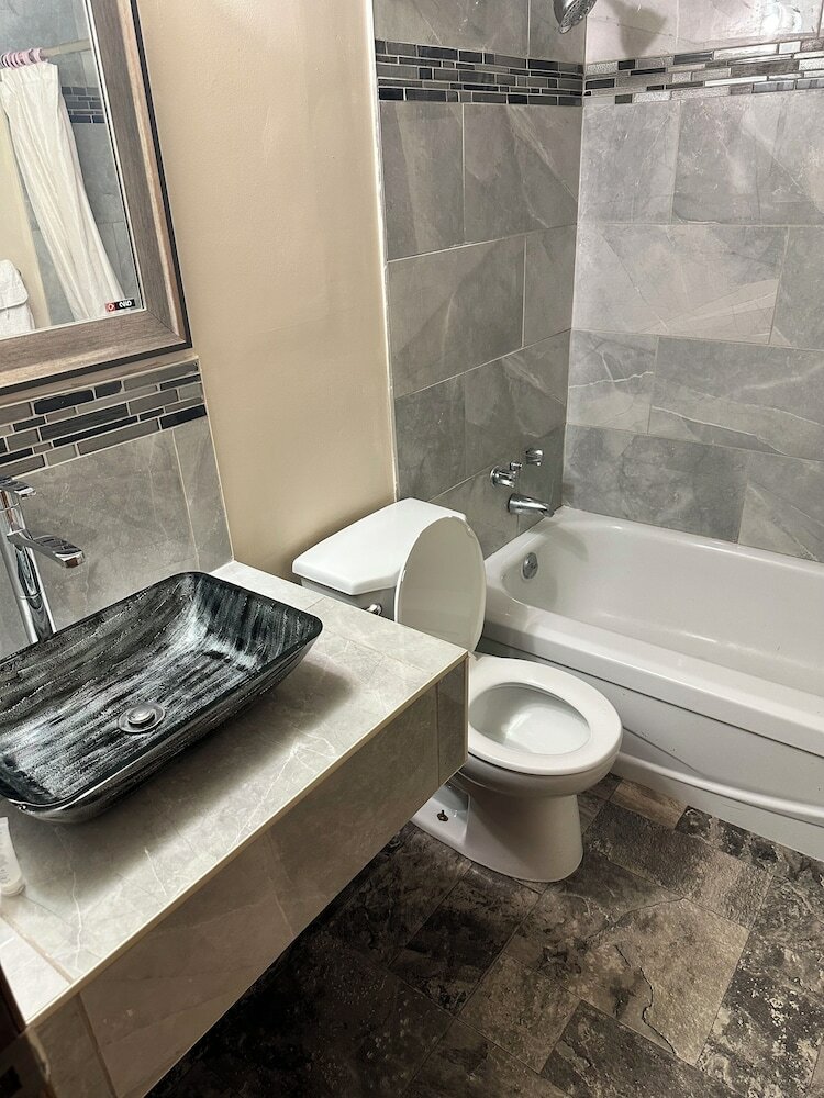 Фото Rainbow Motor Inn - by the Falls