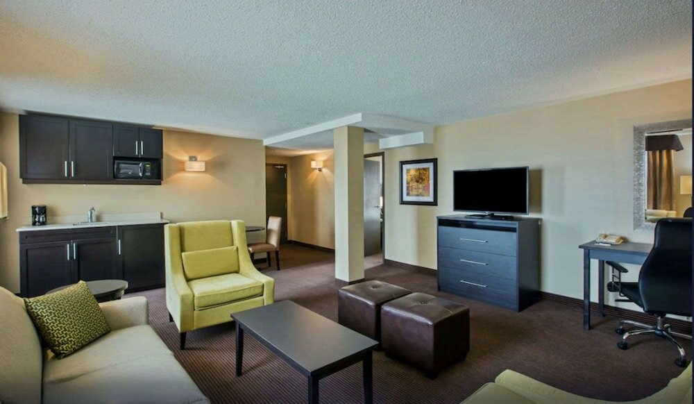 Фото Quality Inn & Suites Regina Downtown