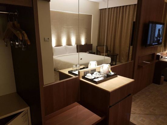 Фото Louis Tavern Hotel