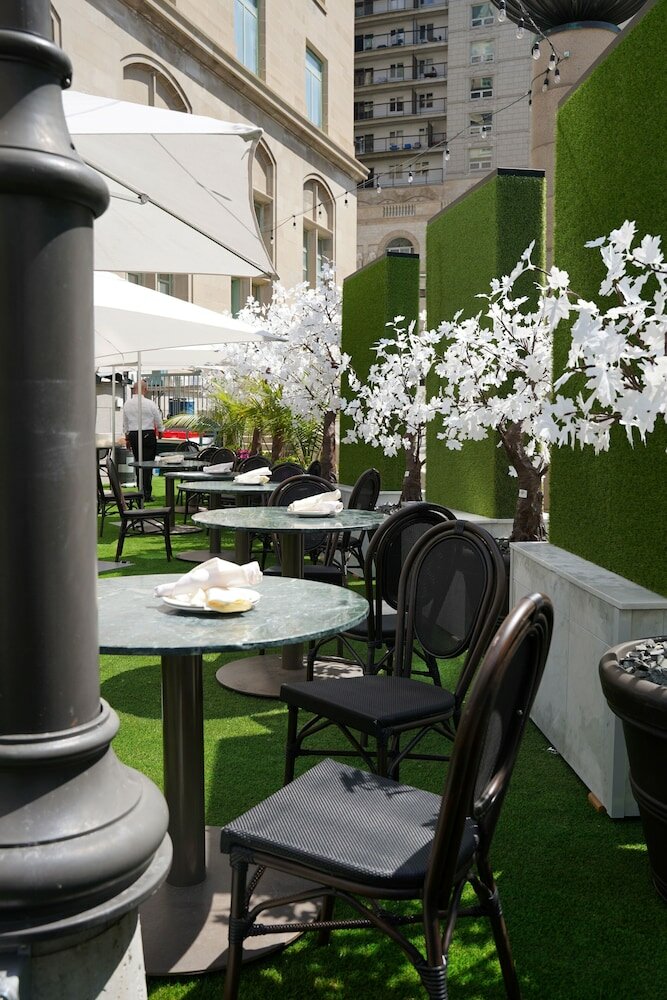 Фото The Fort Garry Hotel