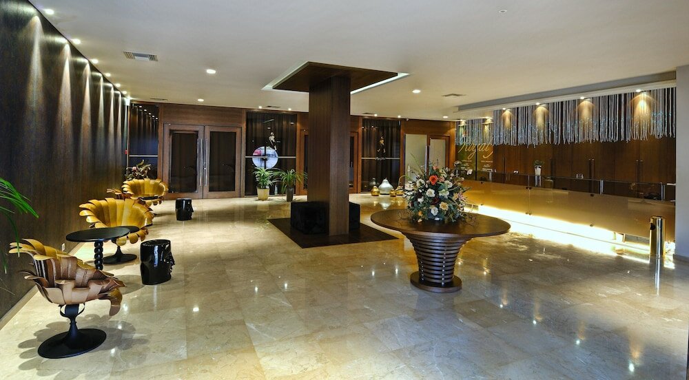 Фото Royal Heights Resort Villas & SPA