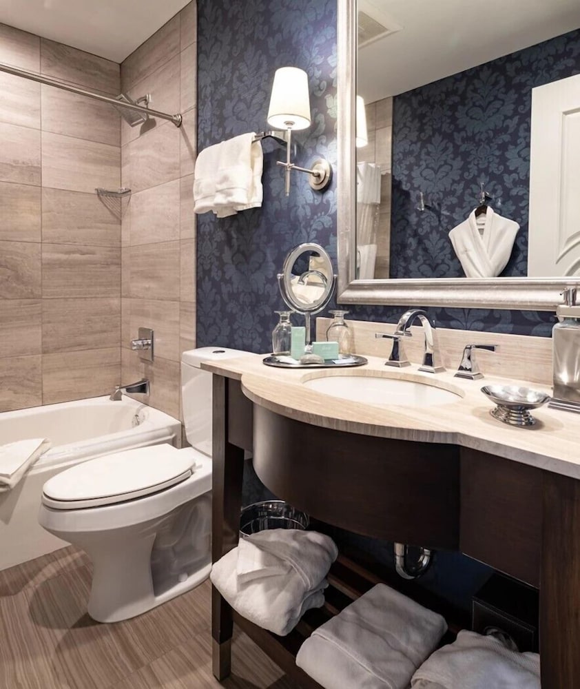 Фото La Banque Hotel