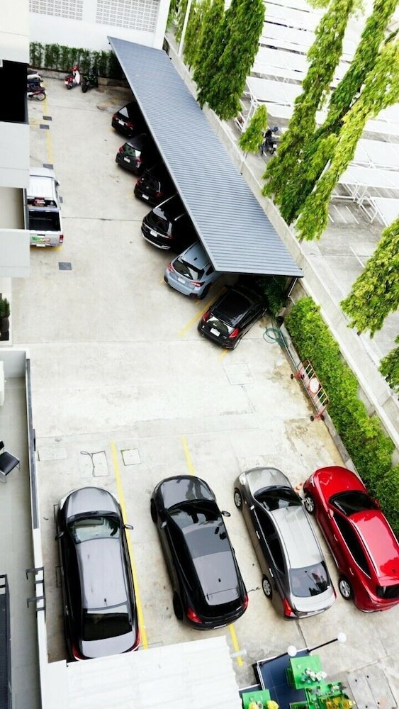 Фото B-Black Hotel Chonburi