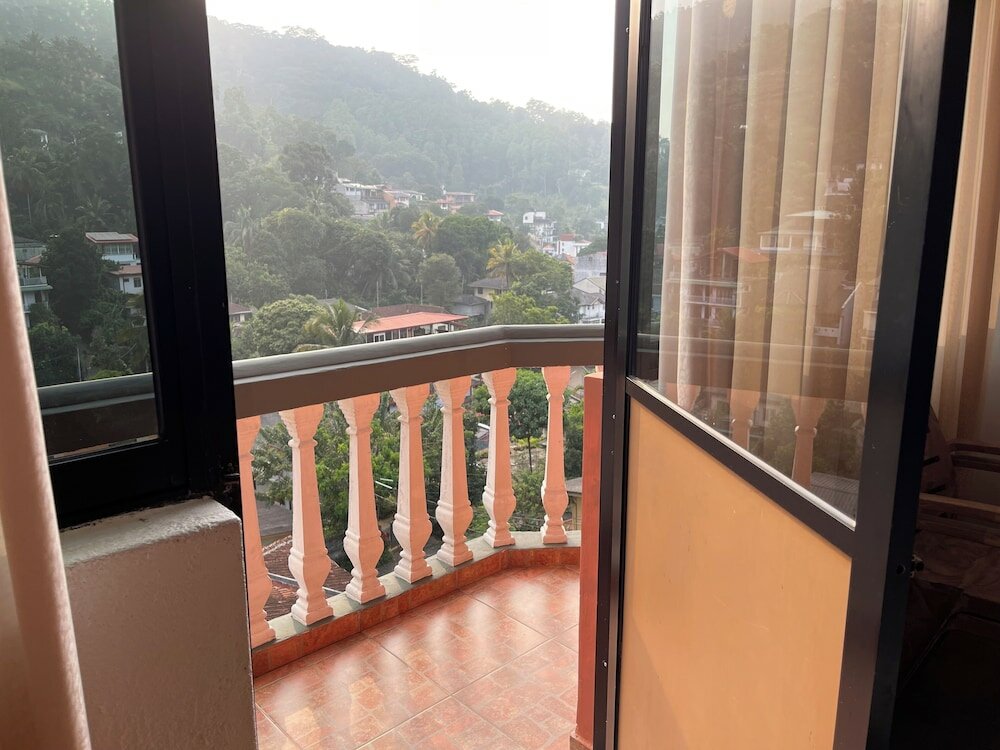 Фото Majestic Tourist Hotel