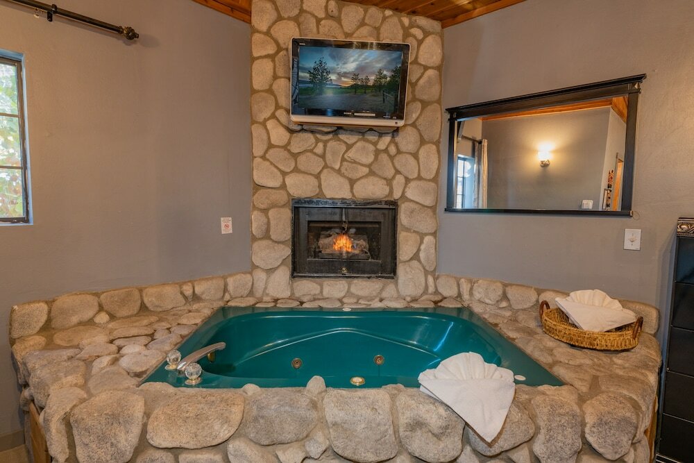 Фото Black Forest Lodge And Cabins