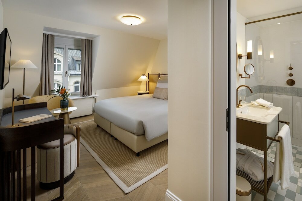 Фото Ambassador Hotel Zriuch