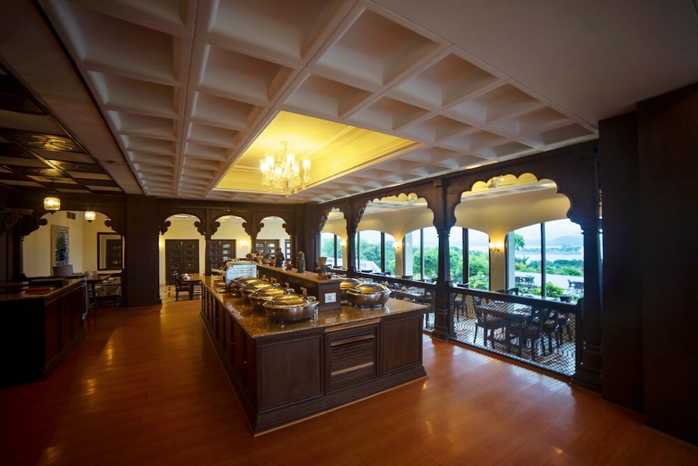 Фото Hotel Hilltop Palace