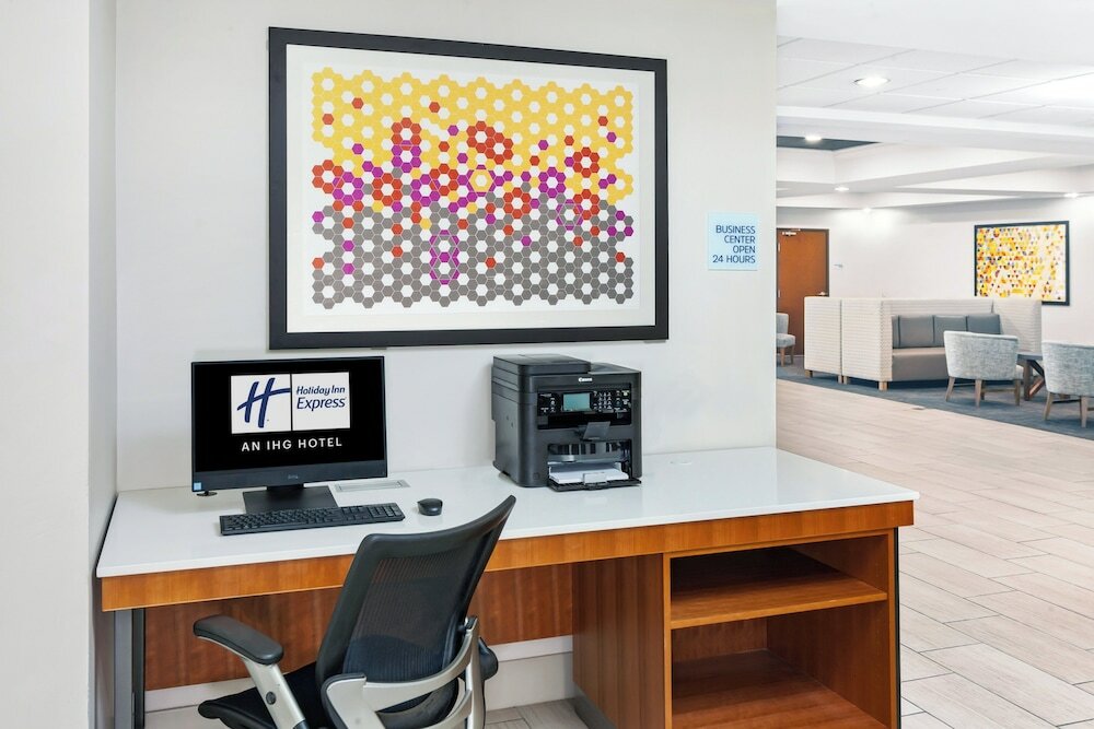 Фото Holiday Inn Express Hotel & Suites Chicago South Lansing, an Ihg Hotel