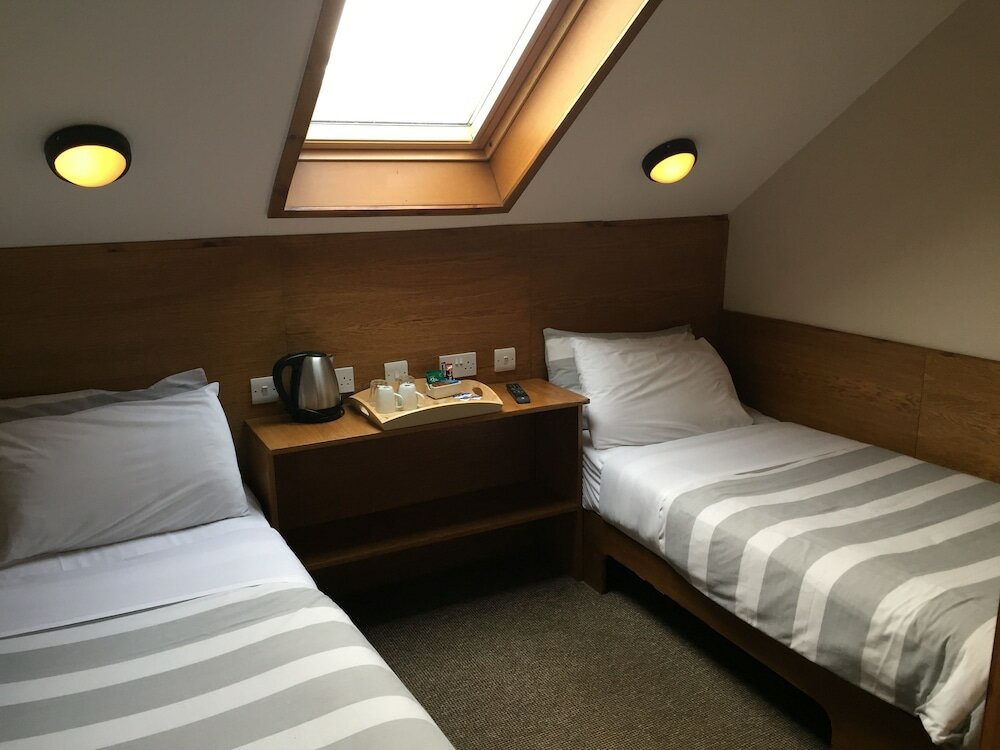 Фото Edinburghhouse Hotel