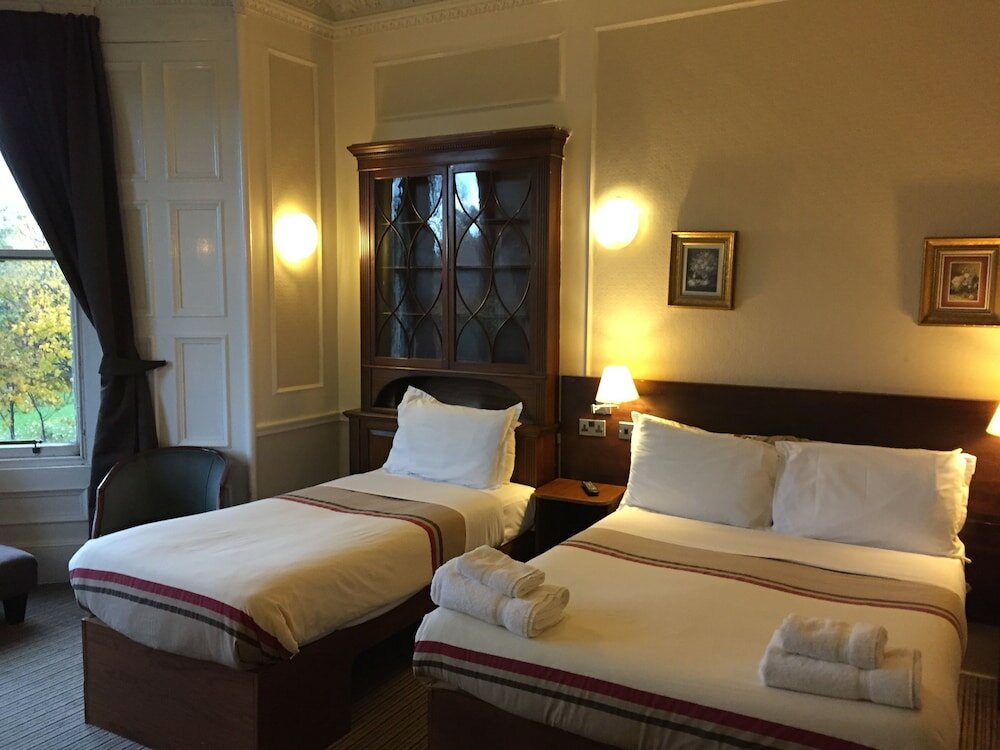 Фото Edinburghhouse Hotel