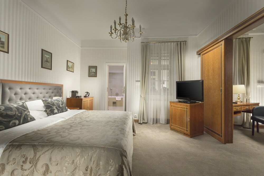 Фото Hotel Pod Vezi