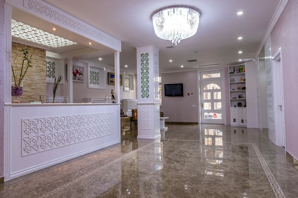 Фото Premier Old Gates Hotel