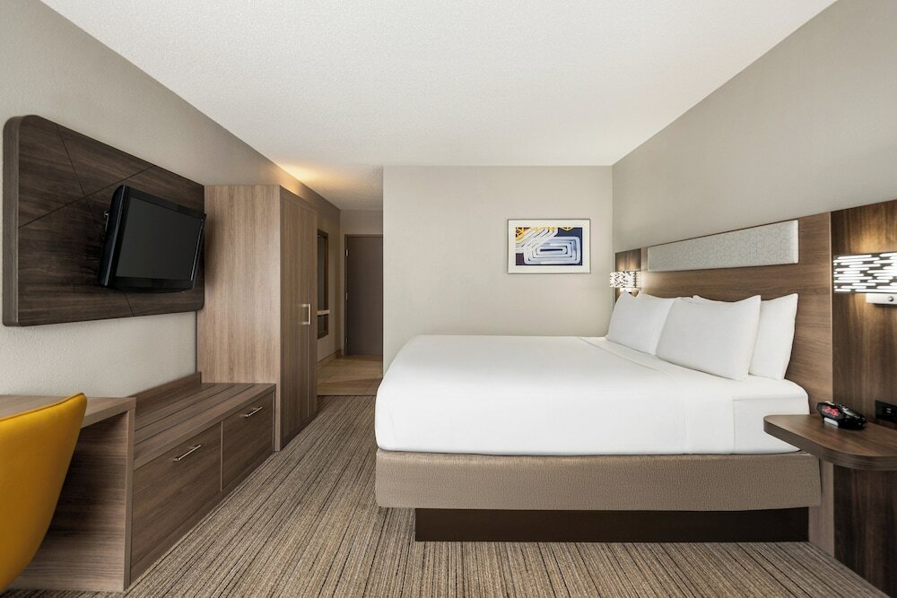 Фото Holiday Inn Express Hotel & Suites Fredericksburg, an Ihg Hotel