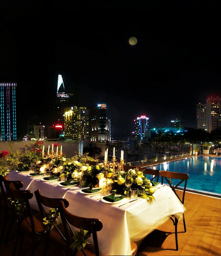 Фото Happy Life Grand Hotel & Sky Bar