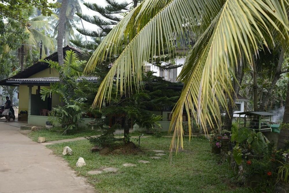 Фото Traveller's Home Hotel