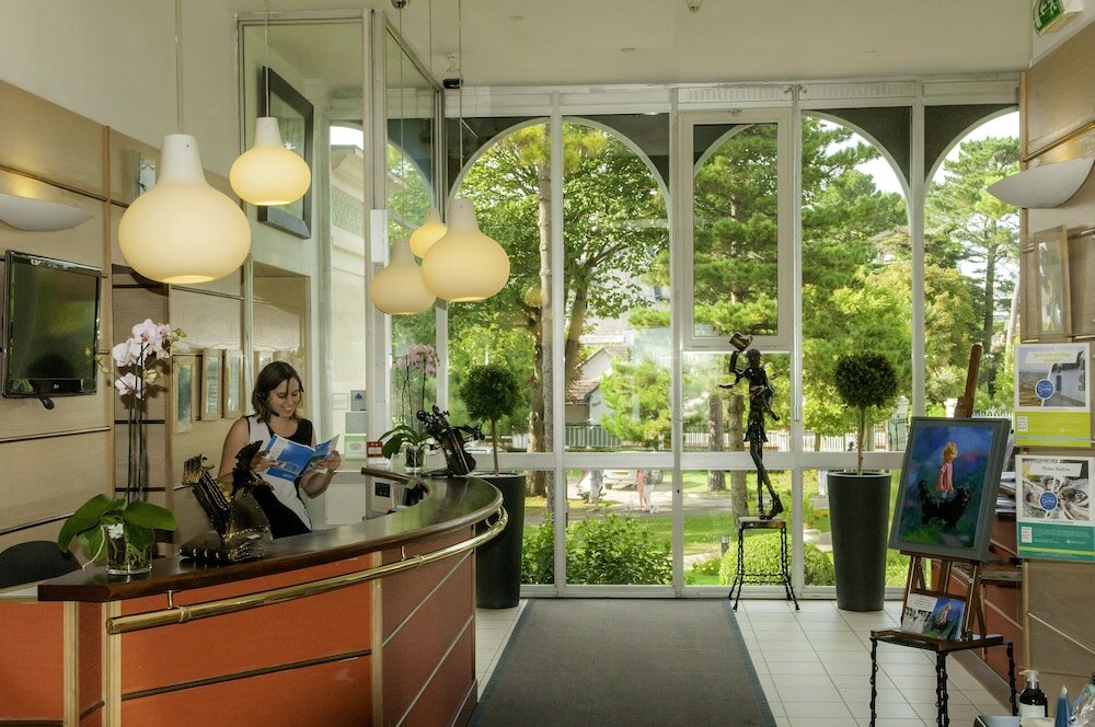 Фото Hôtel Vacances Bleues Villa Caroline