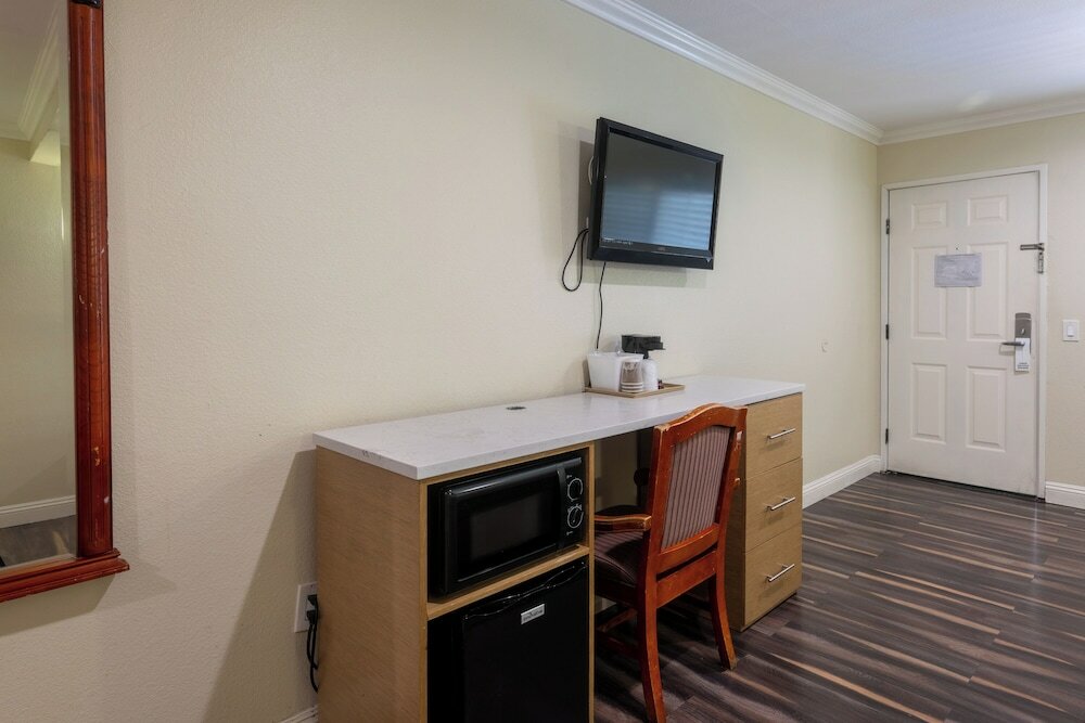 Фото Hollywood City Inn