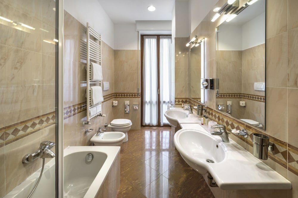 Фото Lancaster Hotel