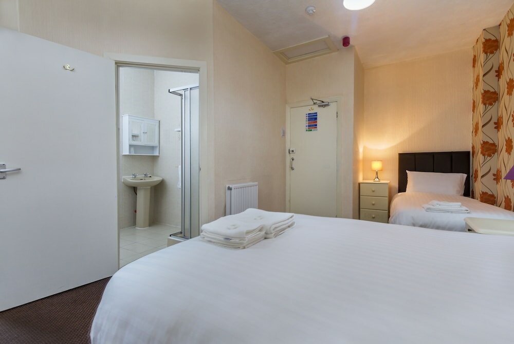 Фото The Maples Hotel