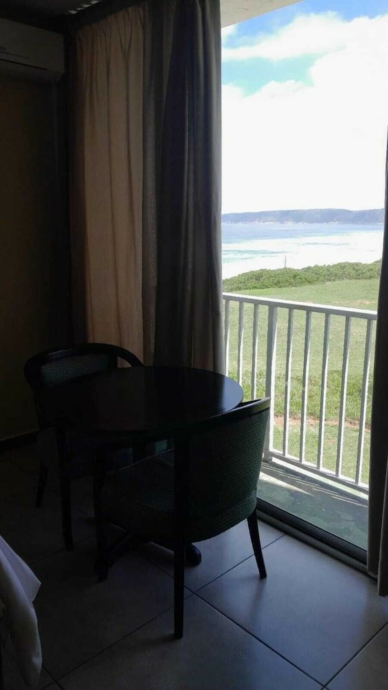 Фото Wilderness Beach Hotel