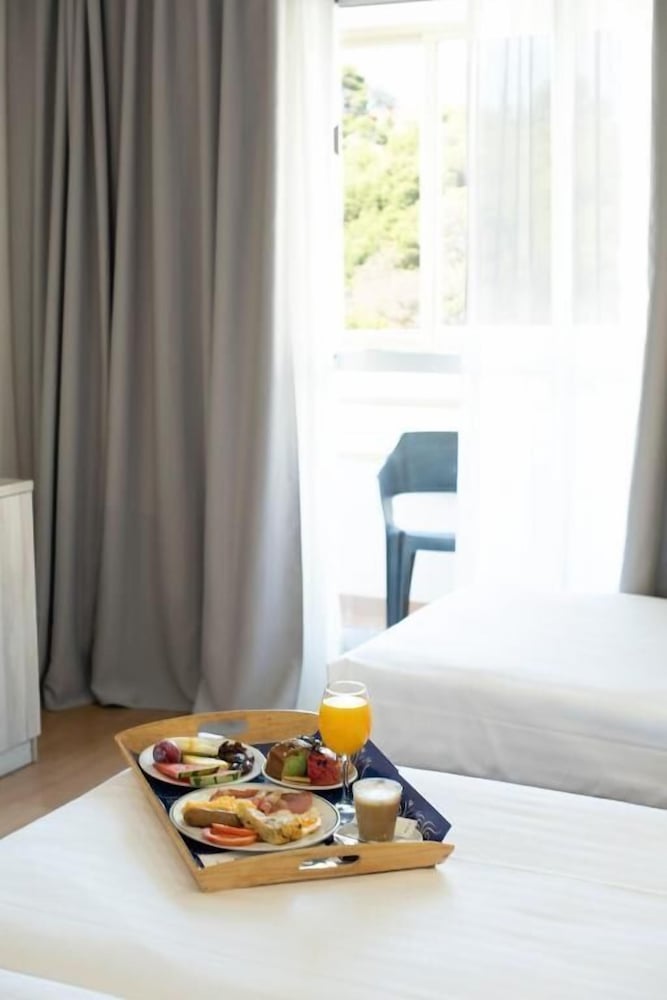 Фото Hotel Maya Alicante