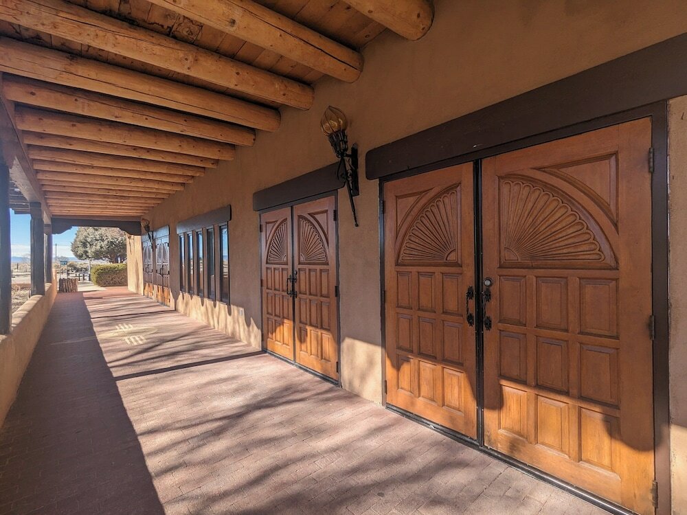 Фото Sagebrush Inn & Suites