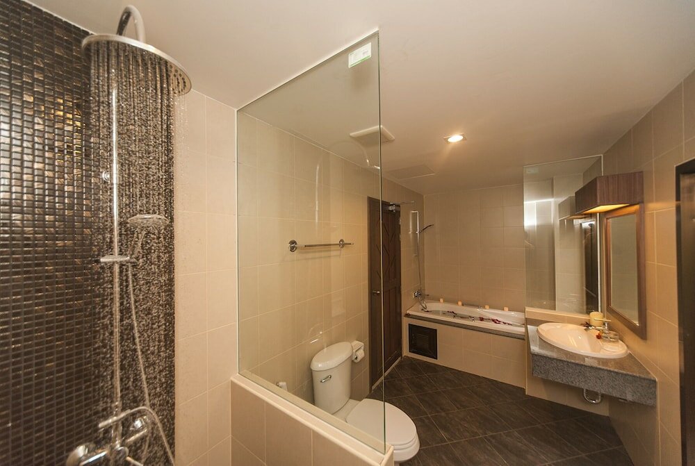 Фото Ratana Hill Patong