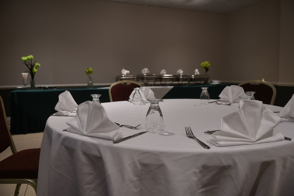 Фото Cascadia Hotel Conference Center