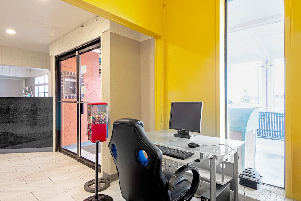 Фото Economy Inn & Suites