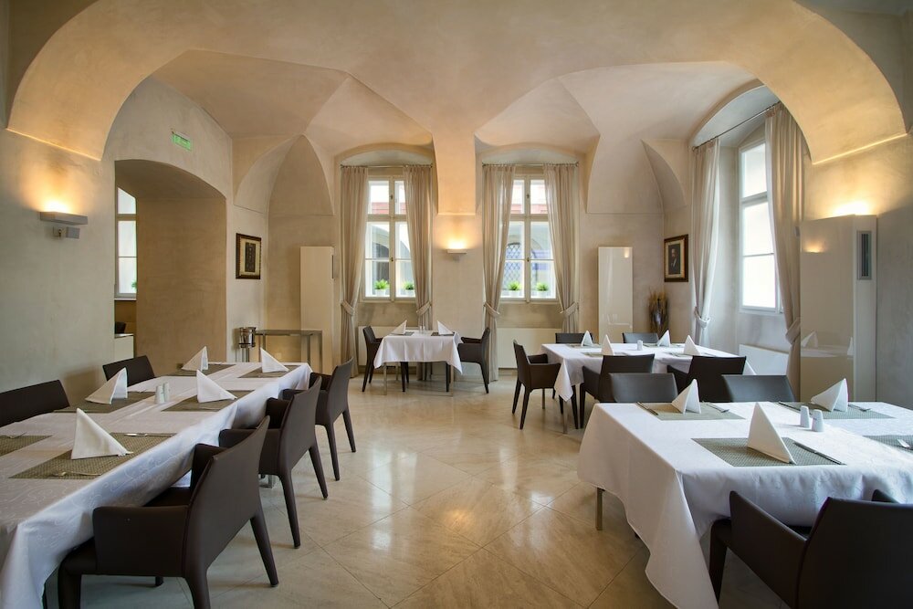 Фото Hotel Three Storks