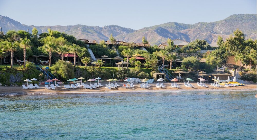 Фото Merit Crystal Cove Hotel