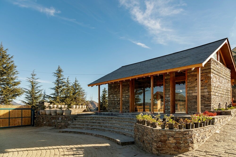 Фото Taj Theog Resort & SPA, Shimla