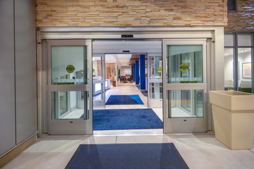 Фото Holiday Inn Express and Suites Chico