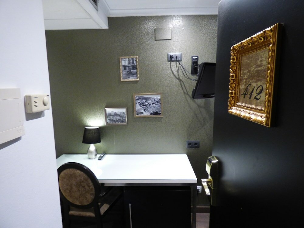 Фото Hotel Moderno Barcelona