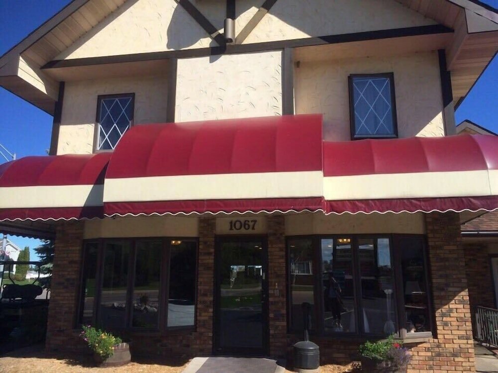 Фото Bavarian Haus Lakefront Inn